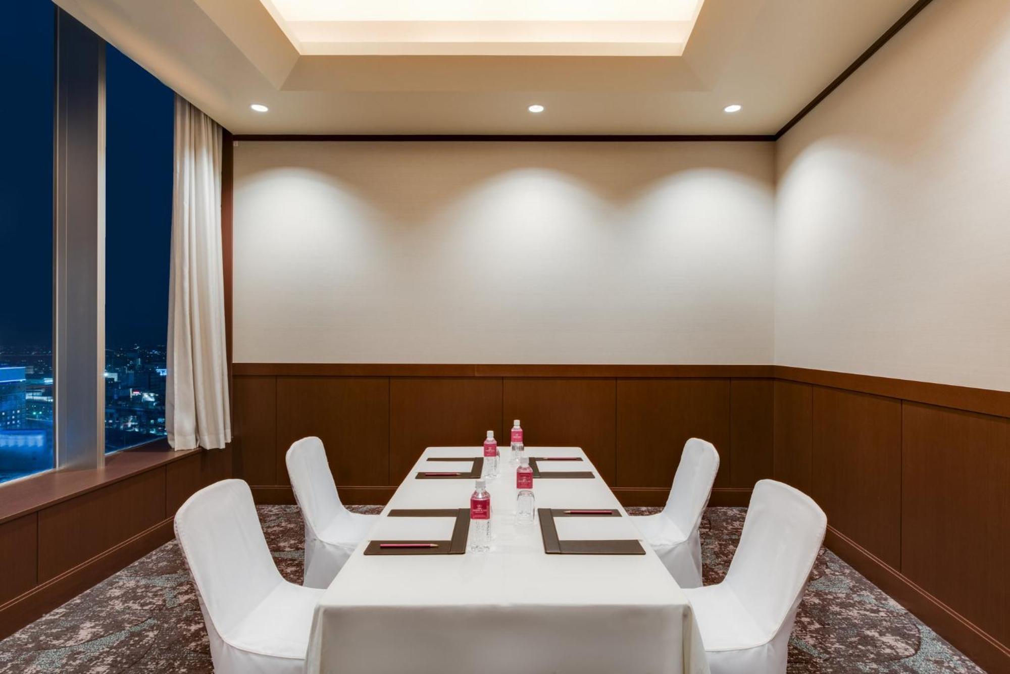 Ana Crowne Plaza Okayama By Ihg Hotel Buitenkant foto